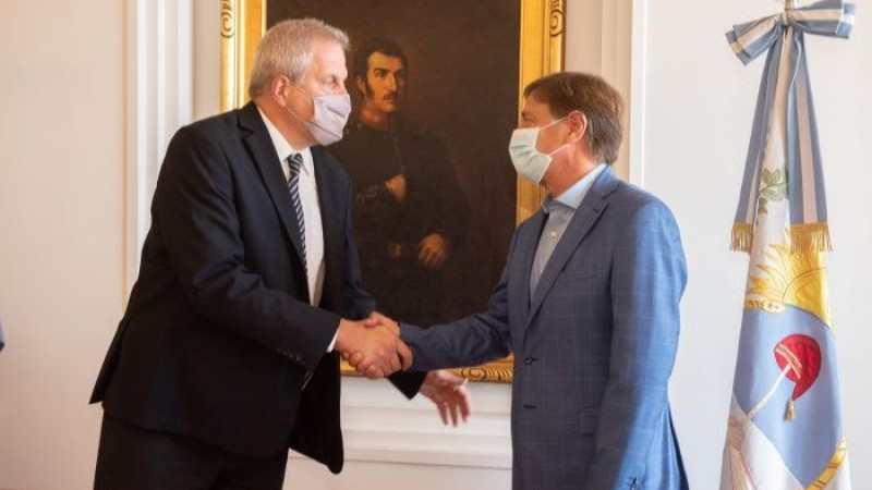 Suarez y Perczyk acordaron la entrega de 23 mil netbooks a Mendoza